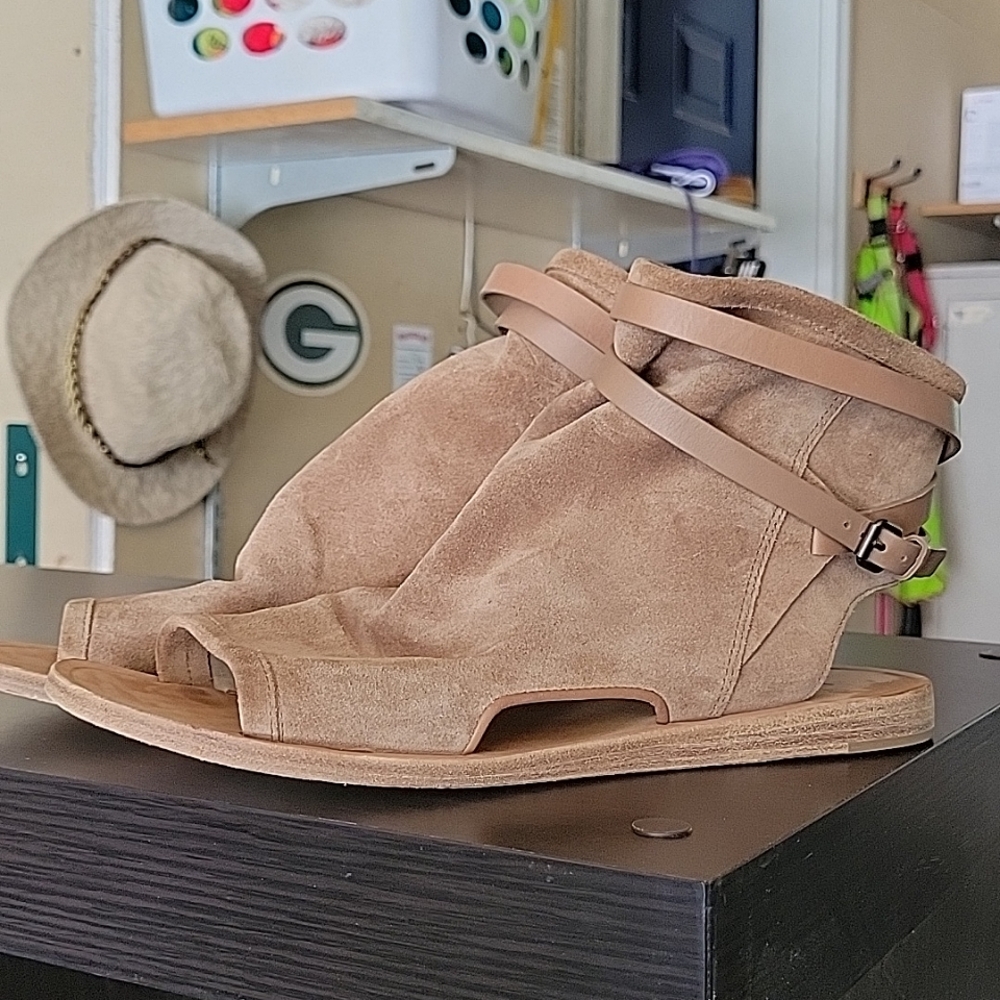 Vince sandals